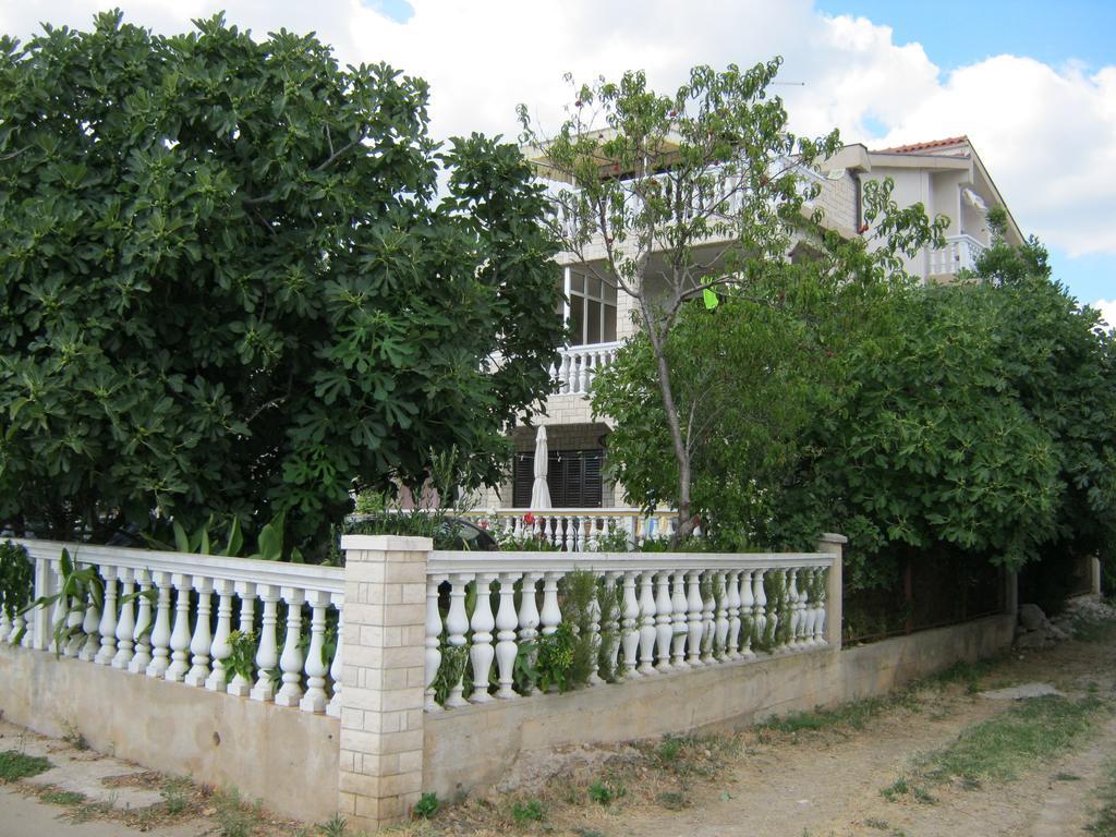 Apartments Nestor Трибунь Экстерьер фото