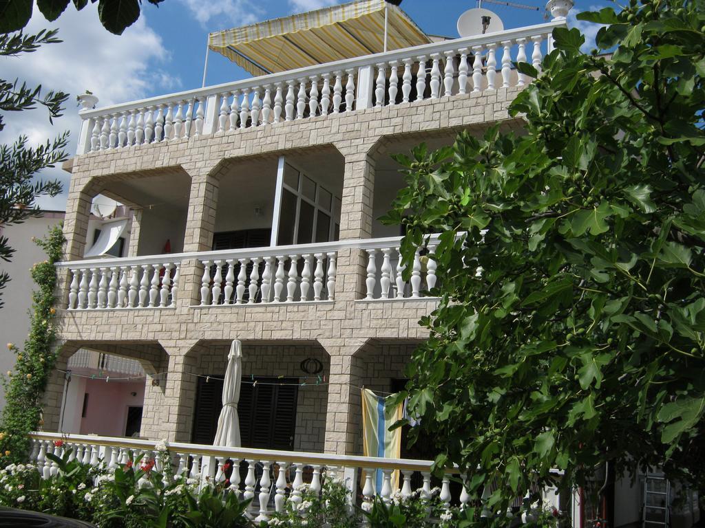 Apartments Nestor Трибунь Экстерьер фото